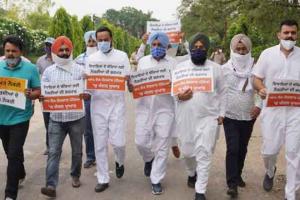 ਕਾਂਗਰਸੀ ਵਿਧਾਇਕਾਂ ਦੇ ਪੁੱਤਰਾਂ ਨੂੰ ਨੌਕਰੀਆਂ ਦੇਣ ਖਿਲਾਫ ਆਪ ਵਿਧਾਇਕਾਂ ਨੇ ਘੇਰੀ ਮੁੱਖ ਮੰਤਰੀ ਰਿਹਾਇਸ਼