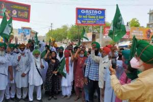 ਕਿਸਾਨਾਂ ਨੇ ਪੰਜਾਬ ਭਰ ’ਚ ਭਾਜਪਾ ਆਗੂਆਂ ਦੇ ਦਰਾਂ ’ਤੇ ਸਾੜੀਆਂ ਖੇਤੀ ਕਾਨੂੰਨਾਂ ਦੀਆਂ ਕਾਪੀਆਂ