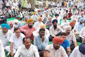 ਮੁਲਾਜ਼ਮਾਂ ਅਤੇ ਪੈਨਸ਼ਨਰਾਂ ਵੱਲੋਂ ਪੰਜਾਬ ਸਰਕਾਰ ਦੇ ਰਵੱਈਏ ਖ਼ਿਲਾਫ਼ ਡੀਸੀ ਫ਼ਰੀਦਕੋਟ ਦੇ ਦਫ਼ਤਰ ਅੱਗੇ ਰੋਸ ਰੈਲੀ