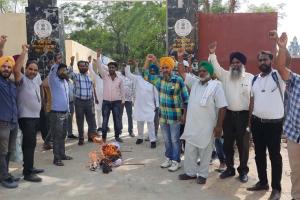 ਮੁਲਾਜ਼ਮਾਂ ਨੇ ਰੋਸ ਮਾਰਚ ਕਰਕੇ ਪੰਜਾਬ ਸਰਕਾਰ ਦੀ ਅਰਥੀ ਫੂਕੀ