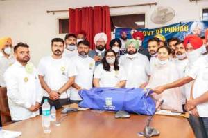 ਕੌਮਾਂਤਰੀ ਯੁਵਕ ਦਿਵਸ ਮੌਕੇ ਪੇਂਡੂ ਤੇ ਸ਼ਹਿਰੀ ਕੋਰੋਨਾ ਵਲੰਟੀਅਰਾਂ ਨੂੰ ਖੇਡ ਕਿੱਟਾਂ ਵੰਡਣ ਦੀ ਸ਼ੁਰੂਆਤ