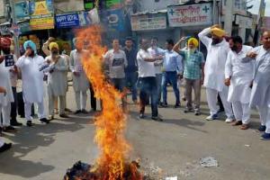 ਕਿਸਾਨਾਂ ’ਤੇ ਹੋਏ ਤਸੱਦਦ ਖ਼ਿਲਾਫ਼ ਆਪ ਨੇ ਸਾੜਿਆ ਮੋਦੀ ਅਤੇ ਖੱਟੜ ਦਾ ਪੁਤਲਾ