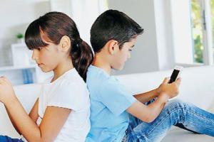 ਮੋਬਾਇਲ ਹੀ ਖਾ ਗਿਆ ਅੱਜ ਦਾ ਬਚਪਨ