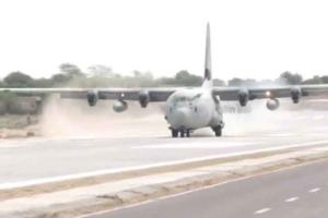 ਰਾਜਨਾਥ ਤੇ ਗਡਕਰੀ ਨੇ ਹਰਕਿਉਲਸ ਵਿਮਾਨ ਤੋਂ ਉਤਰ ਕੇ ਬਣਾਇਆ ਇਤਿਹਾਸ