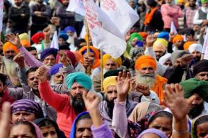 ਸਿੰਘੂ ਬਾਰਡਰ ‘ਤੇ ਸਾਂਝੇ ਕਿਸਾਨ ਮੋਰਚਾ ਦੀ ਮੀਟਿੰਗ ਸਮਾਪਤ, ਅੰਦੋਲਨ ਨੂੰ ਖਤਮ ਕਰਨ ਸਬੰਧੀ ਕੱਲ੍ਹ ਹੋਵੇਗਾ ਫੈਸਲਾ