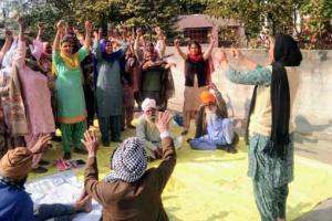 ਮਨਰੇਗਾ ਕਾਮੇ ਪੰਜਵੇਂ ਦਿਨ ਵੀ ਆਪਣੀਆਂ ਮੰਗਾਂ ਨੂੰ ਲੈ ਕੇ ਬੀਡੀਪੀਓ ਦਫਤਰ ਦੇ ਅੱਗੇ ਡਟੇ