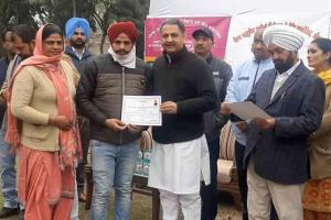 ਵਿਜੈ ਇੰਦਰ ਸਿੰਗਲਾ ਨੇ ਲਾਭਪਾਤਰੀਆਂ ਨੂੰ 54 ਲੱਖ ਰੁਪਏ ਦੀ ਕਰਜ਼ਾ ਰਾਸ਼ੀ ਮਾਫ਼ ਕਰਨ ਦੇ ਸਰਟੀਫ਼ਿਕੇਟ ਸੌਂਪੇ