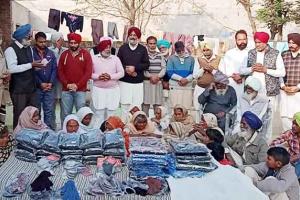 ਪਿੰਡ ਕੋਟਲੀ ਅਬਲੂ ਸਾਧ-ਸੰਗਤ ਨੇ 30 ਲੋੜਵੰਦਾਂ ਨੂੰ ਵੰਡੇ ਗਰਮ ਕੱਪੜੇ