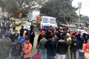 ਦੇਸ਼ ਭਗਤ ਯੂਨੀਵਰਸਿਟੀ ਦੇ ਵਿਦਿਆਰਥੀਆਂ ਨੇ ਲਾਇਆ ਧਰਨਾ,ਅਮਲੋਹ ਗੋਬਿੰਦਗੜ੍ਹ ਰੋਡ ਕੀਤਾ ਜਾਮ