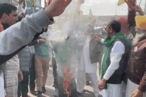 ਸੰਯੁਕਤ ਕਿਸਾਨ ਮੋਰਚੇ ਨੇ ਵਿਸ਼ਵਾਸਘਾਤ ਦਿਵਸ ਮਨਾਇਆ, ਸਰਕਾਰ ਦੀ ਅਰਥੀ ਫੂਕੀ