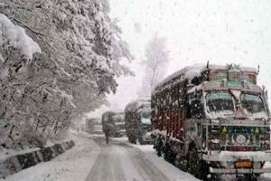 ਤਾਜ਼ਾ ਬਰਫਬਾਰੀ ਕਾਰਨ ਸ਼੍ਰੀਨਗਰ-ਲੱਦਾਖ, ਮੁਗਲ ਰੋਡ ਬੰਦ