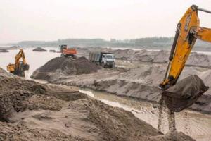 ਸੀਐਮ ਭਗਵੰਤ ਮਾਨ ਦਾ ਇੱਕ ਹੋਰ ਵੱਡਾ ਐਕਸ਼ਨ : ਨਜਾਇਜ਼ ਮਾਈਨਿੰਗ ਮਾਮਲੇ ’ਚ ਪੰਜ ’ਤੇ ਪਰਚਾ ਦਰਜ