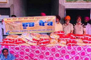 ਸਾਧ-ਸੰਗਤ ਨੇ 34 ਲੋੜਵੰਦ ਪਰਿਵਾਰਾਂ ਨੂੰ ਵੰਡਿਆ ਘਰੇਲੂ ਜਰੂਰਤ ਦਾ ਰਾਸ਼ਨ