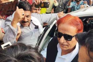 ਜੇਲ ਤੋਂ ਬਾਹਰ ਸ਼ਿਵਪਾਲ ਨੇ ਕੀਤਾ ਆਜ਼ਮ ਦਾ ਸਵਾਗਤ, ਨਵੇਂ ਸਮੀਕਰਨ ਦੇ ਸੰਕੇਤ