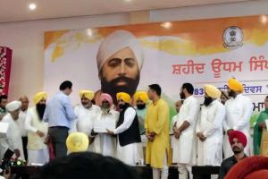 ਸ਼ਹੀਦ ਊਧਮ ਸਿੰਘ ਦੇ ਪਰਿਵਾਰਕ ਮੈਂਬਰਾਂ ਨੇ ਮੁੱਖ ਮੰਤਰੀ ਨੂੰ ਦਿੱਤਾ ਮੰਗ-ਪੱਤਰ