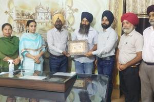 ਲੋੜਵੰਦ ਵਿਦਿਆਰਥਣਾਂ ਦੀ ਮੱਦਦ ਲਈ ਅੱਗੇ ਆਏ ਸਮਾਜ ਸੇਵੀ