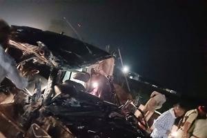 ਸੜਕ ਹਾਦਸੇ ’ਚ ਦੋ ਮੌਤਾਂ, ਤਿੰਨ ਗੰਭੀਰ ਜਖ਼ਮੀ