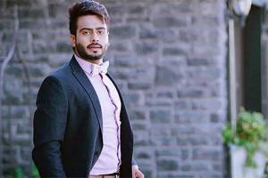 ਵਿਦੇਸ਼ ਤੋਂ ਵਾਪਸ ਪਰਤਿਆ ਗਾਇਕ ਮਨਕੀਰਤ ਔਲਖ