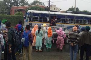 ਸਰਕਾਰੀ ਬੱਸਾਂ ਦਾ ਚੱਕਾ ਜਾਮ, ਬੱਸ ਅੱਡਿਆਂ ’ਤੇ ਸਵਾਰੀਆਂ ਹਾਲੋਂ ਬੇਹਾਲ