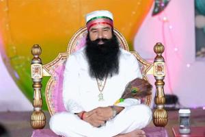 ਅੱਜ-ਕੱਲ੍ਹ ਦੀਆਂ ਲੜਕੀਆਂ ਆਪਣੇ ਸੱਸ-ਸਹੁਰੇ ਦੀ ਥਾਂ ਆਪਣੇ ਮਾਂ-ਬਾਪ ਨੂੰ ਜ਼ਿਆਦਾ ਅਹਿਮੀਅਤ ਦਿੰਦੀਆਂ ਹਨ, ਪੂਜਨੀਕ ਗੁਰੂ ਜੀ ਨੇ ਦਿੱਤਾ ਜਵਾਬ