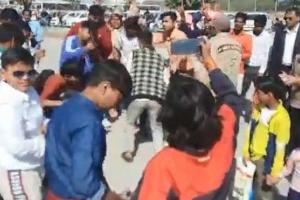 ਦੇਖੋ ਕਿਵੇਂ ਢੋਲ ਦੀ ਥਾਪ ’ਤੇ ਭੰਗੜੇ ਪਾਉਂਦੇ ਨੌਜਵਾਨ ਸ਼ਾਮਲ ਹੋ ਰਹੇ ਨੇ ਨਸ਼ਾ ਛੁਡਾਊ ਮੁਹਿੰਮ ’ਚ…