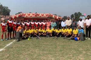 ਆਲ ਇੰਡੀਆ ਹਾਕੀ ਟੂਰਨਾਮੈਂਟ ’ਚ ਪਹੁੰਚ ਕੇ ਚੇਅਰਪਰਸਨ ਗਹਿਲੋਤ ਨੇ ਵਧਾਇਆ ਖਿਡਾਰੀ ਦਾ ਹੌਂਸਲਾ