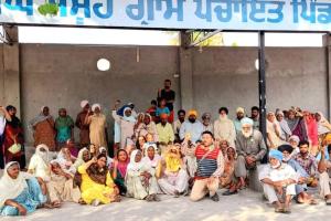 ਲੋੜਵੰਦ ਪਰਿਵਾਰਾਂ ਵੱਲੋਂ ਕਣਕ ਨਾ ਮਿਲਣ ‘ਤੇ ਸਰਕਾਰ ਖਿਲਾਫ ਜ਼ੋਰਦਾਰ ਨਾਅਰੇਬਾਜ਼ੀ