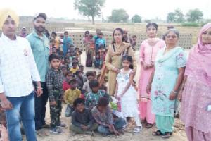 ਲੋੜਵੰਦ ਪਰਿਵਾਰਾਂ ਦੇ ਬੱਚਿਆਂ ਨੂੰ ਸਮਾਨ ਦੇ ਕੇ ਮਨਾਇਆ ਜਨਮ ਦਿਨ