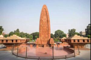 ‘ਰੂਹ ਦੀ’ ਹਨੀਪ੍ਰੀਤ ਇੰਸਾਂ ਨੇ ਜਲਿਆਂਵਾਲਾ ਬਾਗ ਦੇ ਸ਼ਹੀਦਾਂ ਨੂੰ ਦਿੱਤੀ ਸ਼ਰਧਾਂਜਲੀ