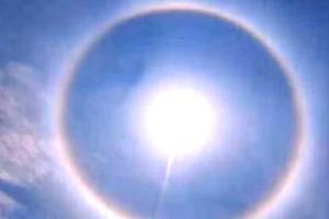 ਸਤਰੰਗੀ ਛੱਲੇ ਨਾਲ ਘਿਰਿਆ ਸੂਰਜ ਬਣਿਆ ਚਰਚਾ ਦਾ ਵਿਸ਼ਾ