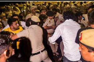 Wrestlers Protest | ਜੰਤਰ-ਮੰਤਰ ’ਤੇ ਪਹਿਲਵਾਨਾਂ ਤੇ Delhi Police ’ਚ ਝੜਪ, ਮਹਿਲਾ ਪਹਿਲਵਾਨ ਰੋਣ ਲੱਗੀਆਂ, ਖਿਡਾਰੀ ਵਾਪਸ ਕਰਨਗੇ ਮੈਡਲ