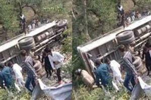 ਮੁਸਾਫਰਾਂ ਨਾਲ ਭਰੀ ਬੱਸ ਪੁਲ ਤੋਂ ਹੇਠਾਂ ਡਿੱਗੀ, ਡਰਾਈਵਰ ਦੀ ਮੌਤ