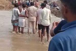 ਨਦੀ ‘ਚ ਡਿੱਗਿਆ ਟਰੱਕ, 5 ਲੋਕਾਂ ਦੀ ਦਰਦਨਾਕ ਮੌਤ, ਕਈ ਲਾਪਤਾ