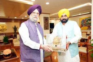 ਮੁੱਖ ਮੰਤਰੀ ਭਗਵੰਤ ਮਾਨ ਨੇ ਕੇਂਦਰੀ ਮੰਤਰੀ ਹਰਦੀਪ ਪੁਰੀ ਨਾਲ ਕੀਤੀ ਮੁਲਾਕਾਤ