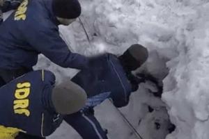 ਬਰਫ਼ ’ਚ ਦਬੀ ਔਰਤ ਨੂੰ ਕੱਢਿਆ ਬਾਹਰ, ਹੇਮਕੁੰਡ ਸਾਹਿਬ ਯਾਤਰਾ ਦੌਰਾਨ ਟੁੱਟਿਆ ਸੀ ਗਲੇਸ਼ੀਅਰ