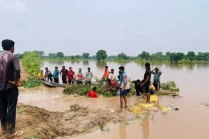 ਹੜ੍ਹਾਂ ਦੀ ਮਾਰ ਦੌਰਾਨ ਇਸ ਮੰਤਰੀ ਨੇ ਕਰ ਦਿੱਤਾ ਵੱਡਾ ਐਲਾਨ, ਹੁਣੇ ਪੜ੍ਹੋ…