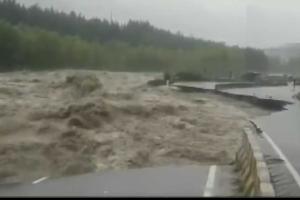 ਤਬਾਹੀ : ਮਨਾਲੀ ’ਚ ਬਿਆਸ ਦਰਿਆ ’ਚ ਰੁੜ੍ਹਿਆ ਹਾਈਵੇਅ, ਵੀਡੀਓ…