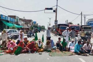 ਸੀਵਰੇਜ਼ ਸਿਸਟਮ ਬੰਦ ਤੋਂ ਪ੍ਰੇਸ਼ਾਨ ਲੋਕਾਂ ਨੇ ਐਫ.ਐਫ ਰੋਡ ’ਤੇ ਕੀਤਾ ਚੱਕਾ ਜਾਮ