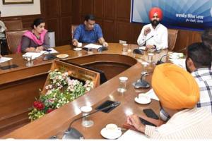 ਪੰਜਾਬ ਰੋਡਵੇਜ਼ ਦੀ ਖ਼ਤਮ ਹੋਈ ਹੜਤਾਲ, ਮੁੱਖ ਮੰਤਰੀ ਮਾਨ ਨਾਲ ਮੀਟਿੰਗ ਕਰਵਾਉਣ ਦਾ ਦਿੱਤਾ ਭਰੋਸਾ