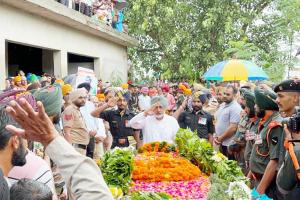 ਸ਼ਹੀਦ ਜਵਾਨ ਪਰਦੀਪ ਸਿੰਘ ਦਾ ਜੱਦੀ ਪਿੰਡ ਬੱਲਮਗੜ੍ਹ ’ਚ ਹੋਇਆ ਅੰਤਿਮ ਸਸਕਾਰ