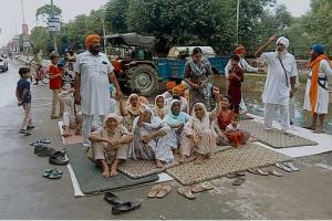 ਇਨਸਾਫ ਨਾ ਮਿਲਣ ’ਤੇ ਪੀੜਿਤਾਂ ਨੇ ਥਾਣੇ ਅੱਗੇ ਲਾਸ਼ ਰੱਖ ਕੇ ਦਿੱਤਾ ਧਰਨਾ