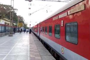 ਰੇਲਵੇ ਨੇ ਰੇਲ ਯਾਤਰੀਆਂ ਨੂੰ ਦਿੱਤਾ ਵੱਡਾ ਤੋਹਫਾ, ਚੱਲਣਗੀਆਂ 4 ਸਪੈਸ਼ਲ ਟਰੇਨਾਂ