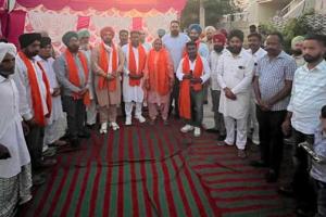 ਪਿੰਡ ਮੇਘ ਕਲੋਨੀ ਦੀ ਪੰਚਾਇਤ ਅਤੇ ਦਰਜਨਾਂ ਪਰਿਵਾਰਾਂ ਆਮ ਆਦਮੀ ਪਾਰਟੀ ’ਚ ਸ਼ਾਮਲ