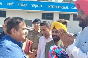 ਕੇਂਦਰੀ ਮੰਤਰੀ ਨਿਤਿਨ ਗਡਕਰੀ ਨੇ ਲਿਆ ਦਿੱਲੀ-ਅੰਮ੍ਰਿਤਸਰ-ਕਟੜਾ ਹਾਈਵੇਅ ਦੇ ਚੱਲ ਰਹੇ ਨਿਰਮਾਣ ਕਾਰਜ ਦਾ ਜਾਇਜ਼ਾ