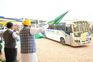 ਮੁੱਖ ਮੰਤਰੀ ਮਾਨ ਨੇ ਪੰਜਾਬੀਆਂ ਨੂੰ ਦਿੱਤੇ ਦੋ ਤੋਹਫ਼ੇ, ਅਰਵਿੰਦ ਕੇਜਰੀਵਾਲ ਦੀ ਹਾਜ਼ਰੀ ’ਚ ਸਕੀਮਾਂ ਸ਼ੁਰੂ