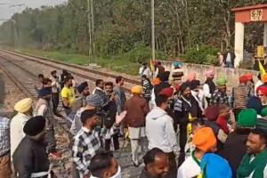 ਨੈਸ਼ਨਲ ਹਾਈਵੇ ਤੋਂ ਬਾਅਦ ਕਿਸਾਨਾਂ ਨੇ ਕੀਤਾ ਰੇਲਵੇ ਟਰੈਕ ਜਾਮ