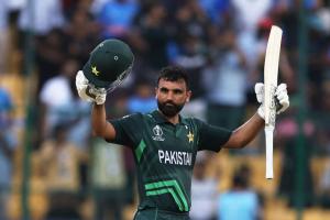 ਫਖਰ ਜ਼ਮਾਨ ਦਾ ਸੈਂਕੜਾ, ਮੀਂਹ ਕਾਰਨ ਮੈਚ ਰੁਕਿਆ