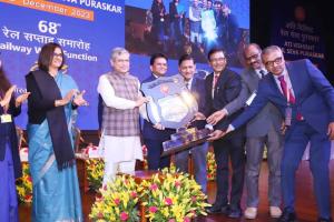 ਰੇਲ ਮੰਤਰੀ ਨੇ ਇਨ੍ਹਾਂ ਕਰਮਚਾਰੀਆਂ ਨੂੰ ਦਿੱਤਾ ਵੱਡਾ ਤੋਹਫ਼ਾ