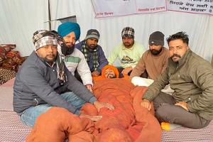 ਰੈਗੂਲਰ ਤਨਖਾਹ ਨੂੰ ਲੈ ਕੇ ਪਾਵਰਕੌਮ ਅੱਗੇ ਪੋਹ ਦੀ ਠੰਢ ’ਚ ਤੀਜੇ ਦਿਨ ’ਚ ਪੁੱਜਿਆ ਵਰਨ ਵਰਤ