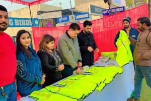 ਧੁੰਦ ਕਾਰਣ ਹੋਣ ਵਾਲੇ ਹਾਦਸਿਆਂ ਤੋਂ ਬਚਾਅ ਲਈ ਲਗਾਏ ਰਿਫ਼ਲੈਕਟਰ